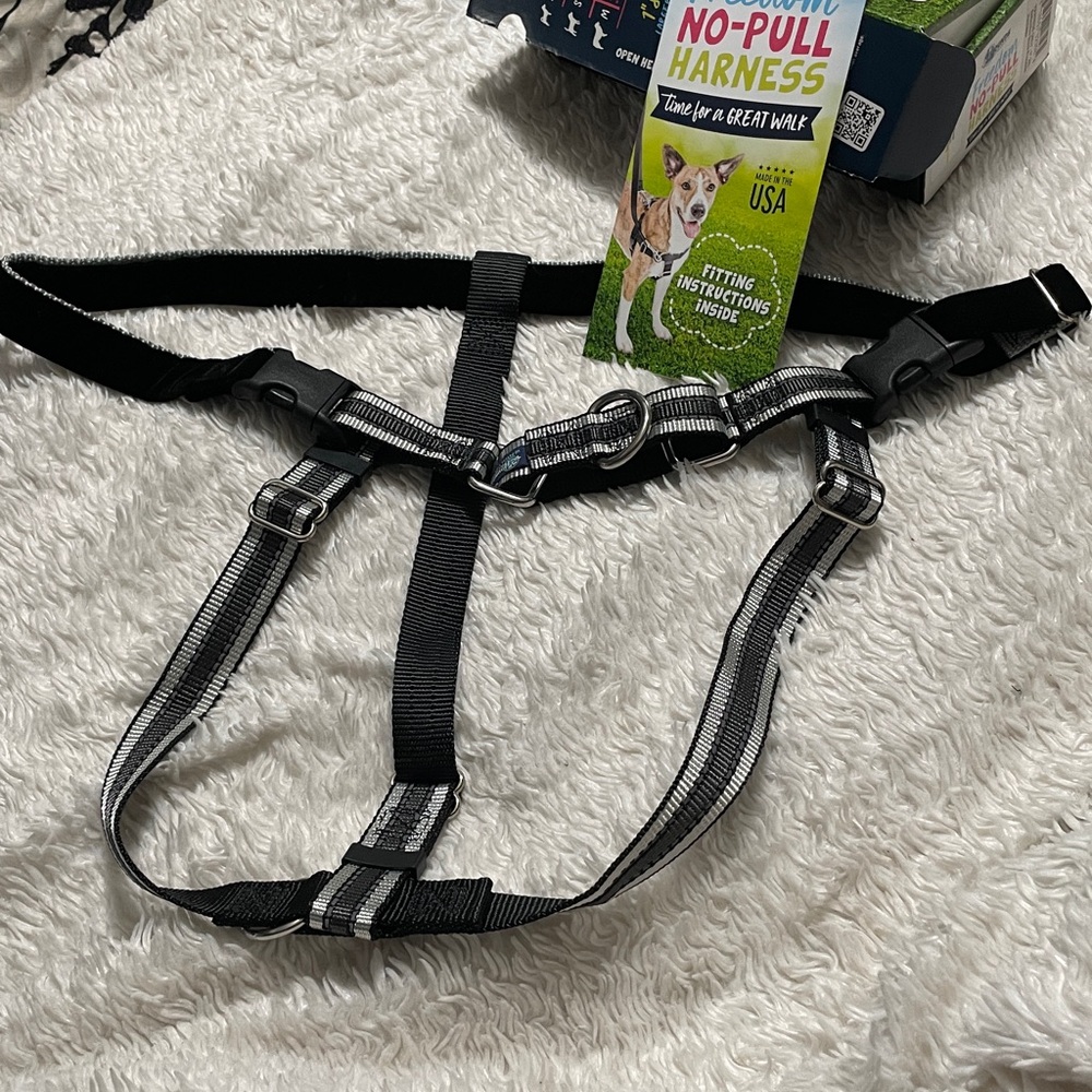 New Freedom No-Pull Dog Harness - Black and Grey XXL